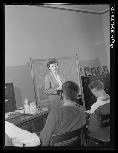 Washington, D.C. Mrs. Mary Spangler teaching a boy's class in nutrition at Woodrow Wilson High School