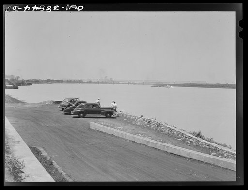 Untitled photo, possibly related to: Miscellaneous lot of photographs by Barbara Wright, e.g. University of Virginia, Franconia, New Hampshire, Maine. Mississippi river near Cairo, Illinois