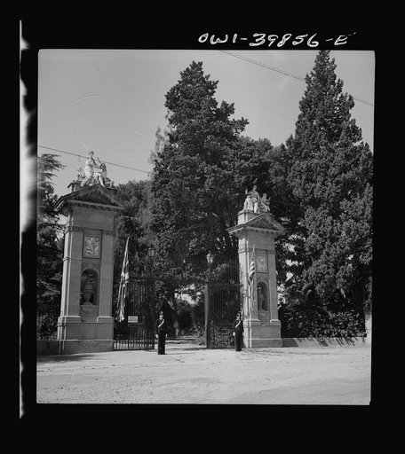 Gateway in Sicily, with Italian national police on guard