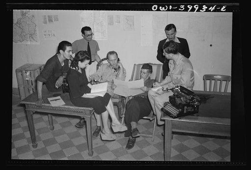 Reading a newspaper published by and for Sicilians