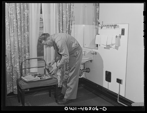 Washington, D.C. In this lounge at the United Nations service center officers may shave and clean up without engaging a hotel room