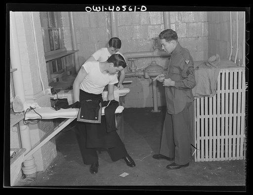 Washington, D.C. Servicemen using the laundry facilities in the sub-basement of the United Nations service center. It is not necessary to engage a hotel room in order to use these accommodations