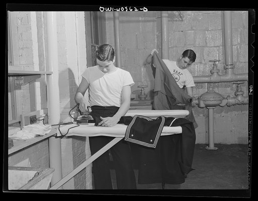 Washington, D.C. Servicemen using the laundry facilities in the sub-basement of the United Nations service center. It is not necessary to engage a hotel room in order to use these accommodations