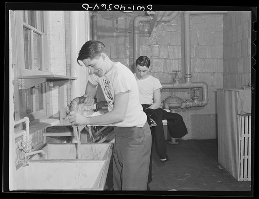 Washington, D.C. Servicemen using the laundry facilities in the sub-basement of the United Nations service center. It is not necessary to engage a hotel room in order to use these accomodations