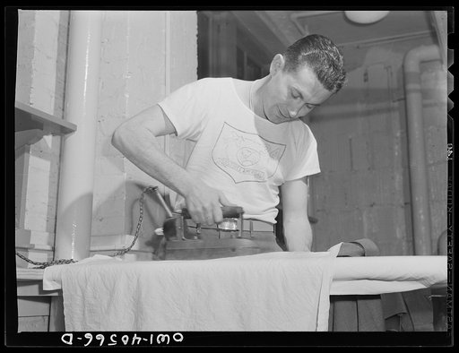 Washington, D.C. Servicemen using the laundry facilities in the sub-basement of the United Nations service center. It is not necessary to engage a hotel room in order to use these accommodations