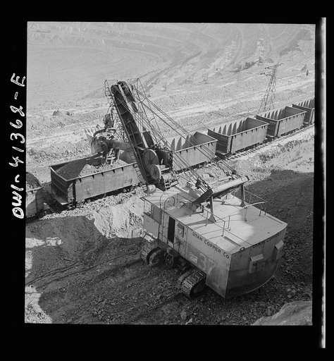 Bingham Canyon, Utah. Loading ore into car with a power shovel at an open-pit mine of the Utah Copper Company