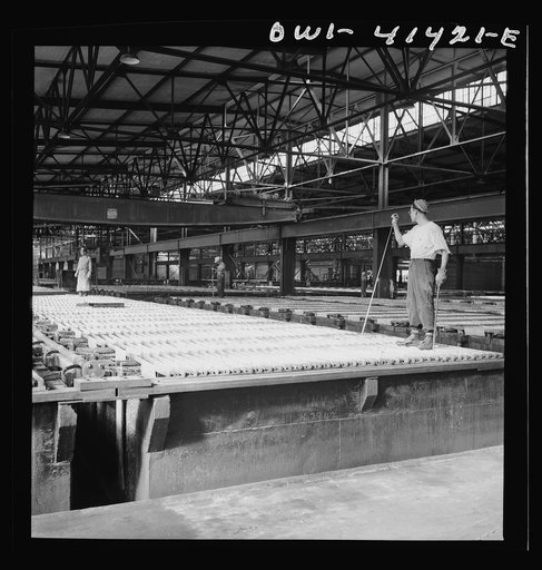 El Paso, Texas. Phelps Dodge refinng company. Working at the electrolytic tanks in which sheets of pure copper are formed