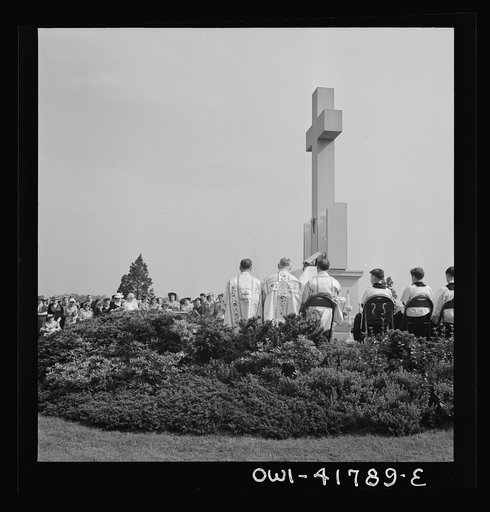 Southington, Connecticut. An American town and its way of life.  On Memorial day the Catholic congregation is gathering in the Saint Thomas cemetery for an outdoor Mass which in 1942 was officated by the Reverend Francis J. Mihalek