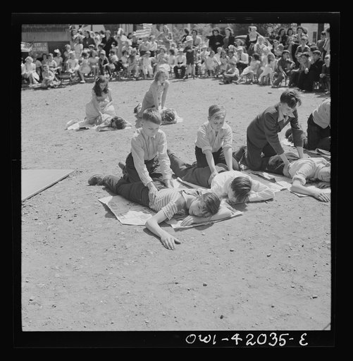 Southington, Connecticut; an American town and its way of life. Students of first aid, practicing artificial respiration
