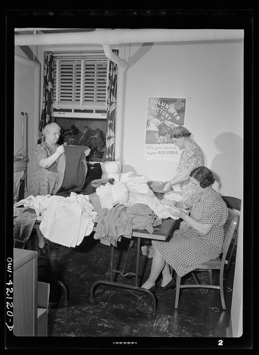 Southington, Connecticut. Women making clothing for soldiers and for the Allied relief work