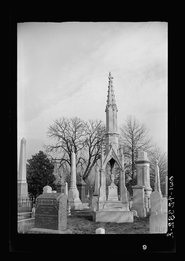 Washington, D.C. Grave monuments in Mount Olivet cemetery