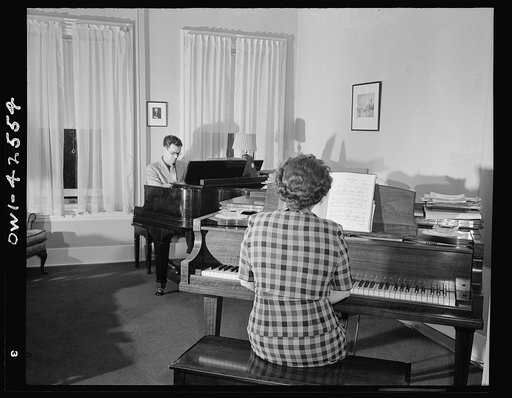 Bethlehem, Pennsylvania. Bach festival. Living room in the home of Mr. and Mrs. Ifor Jones
