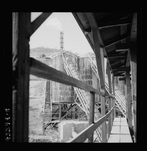 New Idria, California. A mercury extraction plant of the New Idria Quicksilver Mining Company, where mercury is produced from cinnabar, an ore mined at a number of workings near the plant