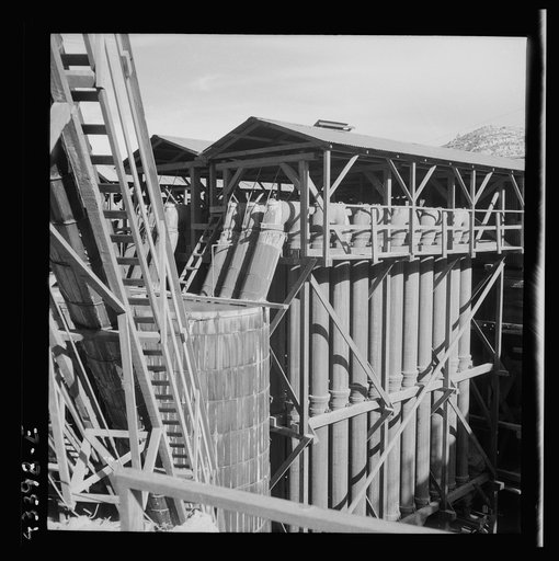 New Idria, California. A view of the mercury extraction plant of the Quicksilver Mining Company where mercury is obtained from cinnabar, an ore mined at a number of workings near the plant