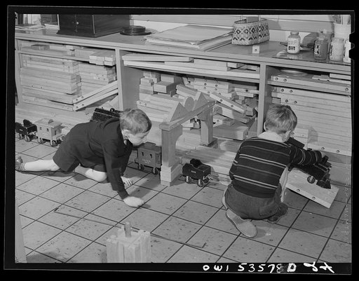 Wilmington, Delaware. Tower High School, noted country day school for pupils from three to eighteen years of age. Boys learning to play with blocks, toy trains, etc.