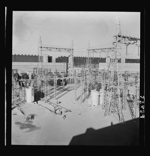 Las Vegas, Nevada. A mass of transmission towers and transformers redistributing power from Boulder Dam to Basic Magnesium Incorporated, which produces huge quantities of the lightest of all metals for aircraft and other wartime manufacturing
