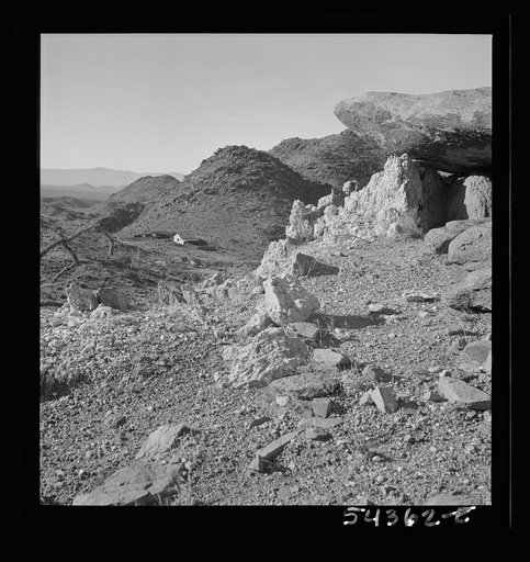 Kingman (vicinity), Arizona. A view of a lonely ranch on the road to the Boriana mine, where tungsten ore is obtained, showing the type of desert coutry surrounding it