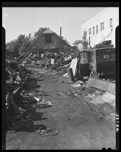 New York (and vicinity), New York. Miscellaneous photograph relating to the war effort. Metal salvage operation
