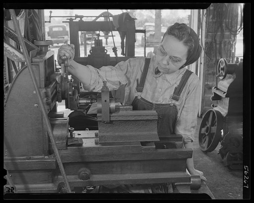 De Land, Florida. De Land pool of small machine shops forming a sub-contracting group for war production