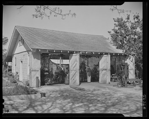 De Land, Florida. De Land pool of small machine shops forming a sub-contracting group for war production