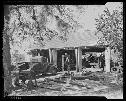 De Land, Florida. De Land pool of small machine shops forming a sub-contracting group for war production