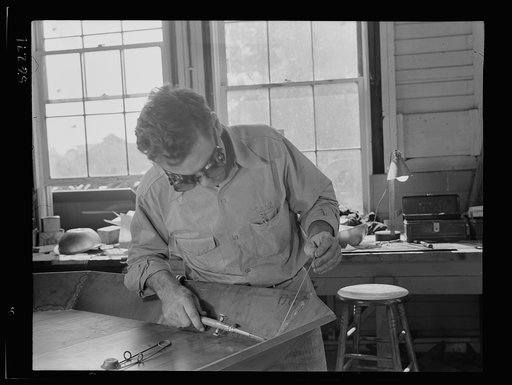 De Land, Florida. De Land pool of small machine shops forming a sub-contracting group for war production