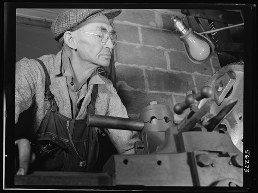 De Land, Florida. De Land pool of small machine shops forming a sub-contracting group for war production