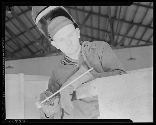 De Land, Florida. De Land pool of small machine shops forming a sub-contracting group for war production