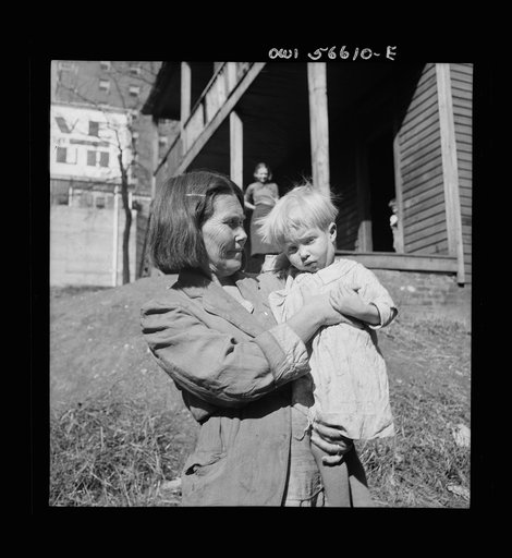 Miscellaneous lot of photographs by Barbara Wright. Tennessee, e.g. TVA, Knoxville