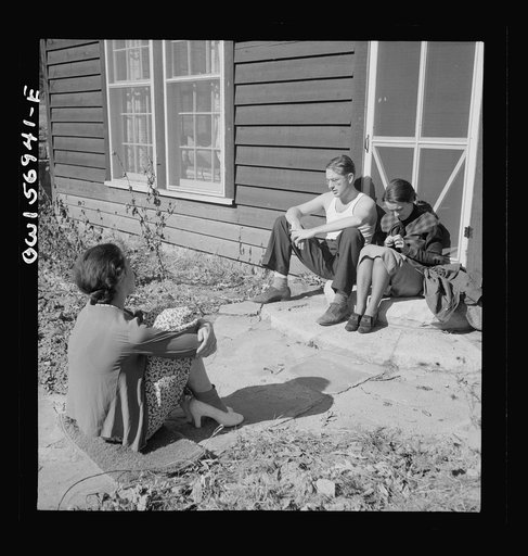 Miscellaneous lot of photographs by Barbara Wright. Tennessee, e.g. TVA, Knoxville