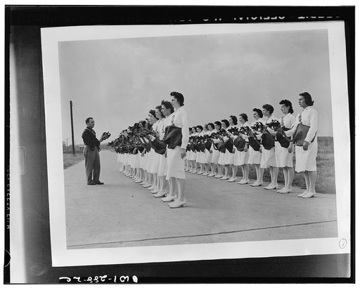 Scott Field, Illinois. Gas mask drill. Lieutenant Edward W. Gopp, assistant sanitation officer, demonstrating to members of the nurse corps of the Army Air Forces Technical Training Command the proper way to put on the gas mask
