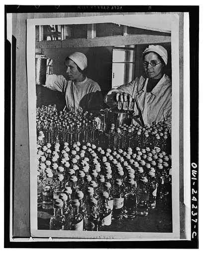 Moscow, USSR (Union of Soviet Socialist Republics). Preparing prescriptions in the Moscow Pharmaceutical plant