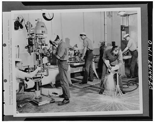 Saint Petersburg, Florida. Trainees receiving practical experience in the operation of machine shop tools