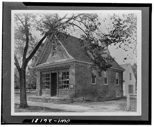 Williamsburg, Virginia. The capitol of the Virginia colony during the eighteenth century which was reconstructed and restored to its original state by John D. Rockefeller Jr. during the 1930s. Barber and peruke maker's shop after restoration