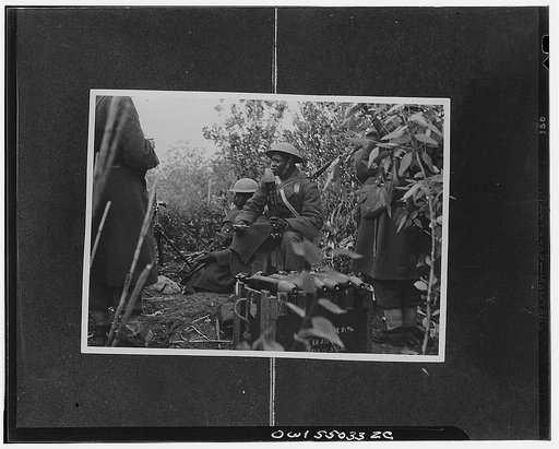 Free French artillerymen in action during the Allied offensive in Libya