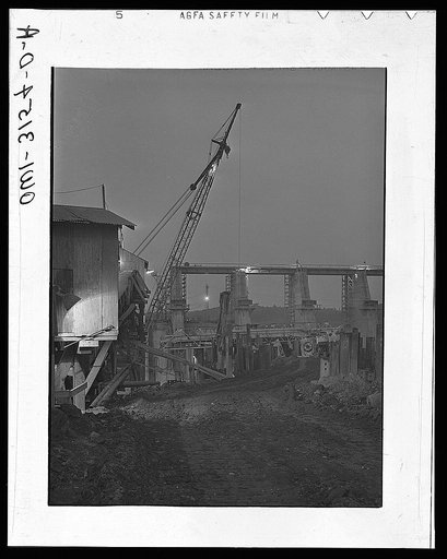 Fort Loudon [i.e., Loudoun] Dam, Tennessee. Tennessee Valley Authority (TVA). Construction at night