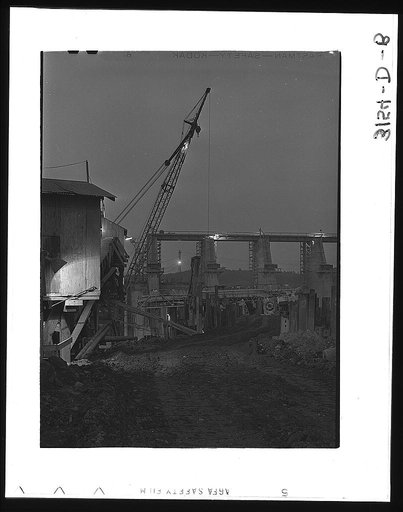 Fort Loudon [i.e., Loudoun] Dam, Tennessee. Tennessee Valley Authority (TVA). Construction at night