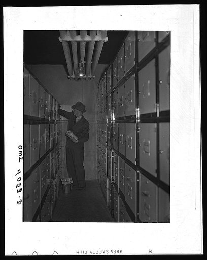 Knoxville, Tennessee (Tennessee Valley Authority (TVA)). Electric refrigeration makes possible the storage of perishable food products in this community locker room