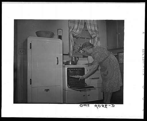Knox County, Tennessee (Tennessee Valley Authority (TVA)). Mrs. Wiegel, farm wife, in her electric kitchen