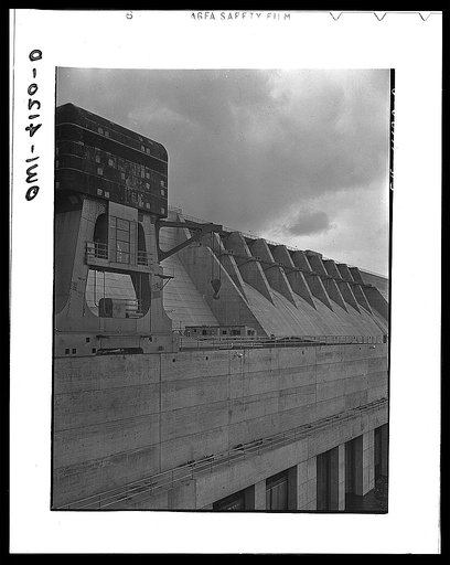 Cherokee Dam, Tennessee (Tennessee Valley Authority (TVA)). Gantry crane and spillway