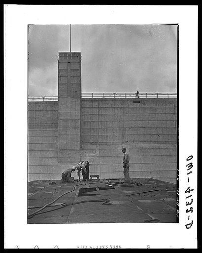 Cherokee Dam, Tennessee (Tennessee Valley Authority (TVA)). Riveters