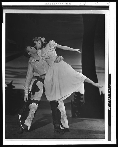 Scene from Oklahoma, Theatre Guild production
