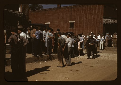 Farmers and townspeople in the center of town on court day, Campton, Ky.