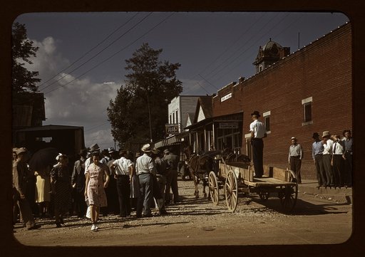 Farmers and townspeople in center of town on Court day, Campton, Ky.