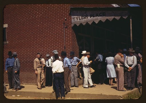 Farmers and townspeople in town on Court day, Campton, Ky.