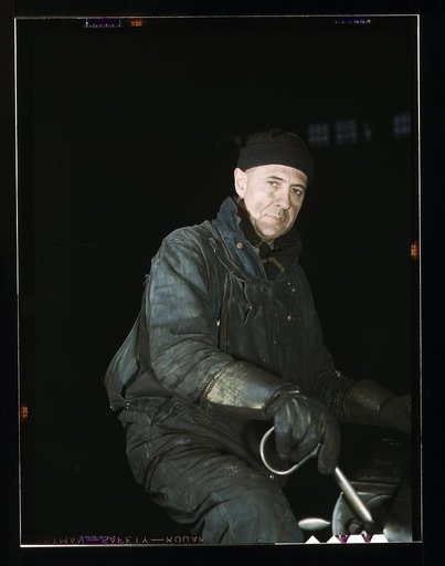 A worker in the roundhouse at the C & NW RR., Proviso yard, Chicago, Ill.