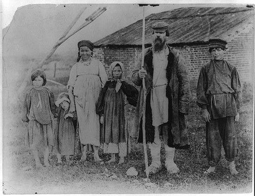 Russian farmer and his family from the Black Mould region