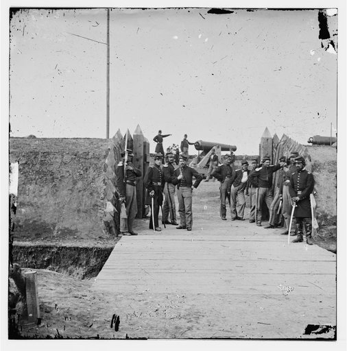 District of Columbia. Soldiers at gate of Fort Slemmer