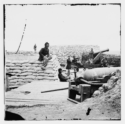 Yorktown, Virginia (vicinity). A two-gun Confederate battery protected by sandbags south of Yorktown. Near gun, 32-pdr. Navy, far gun, 24-pdr. siege piece