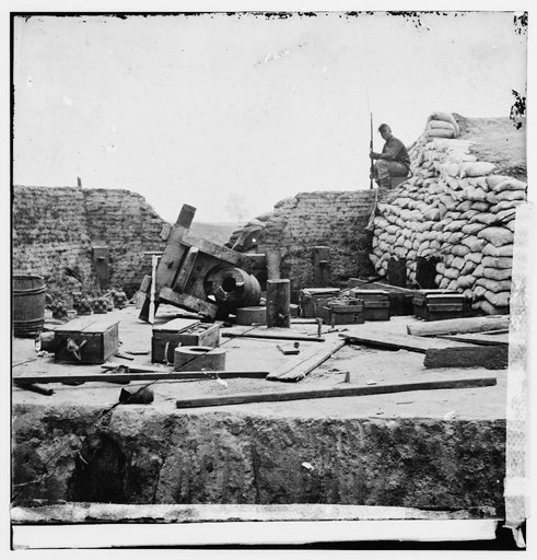Yorktown, Virginia (vicinity). Confederate fort southeast of New Yorktown with wrecked 32-pdr. Navy gun